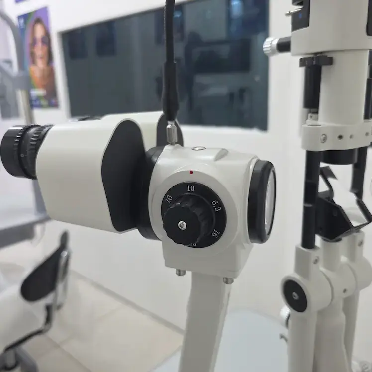 Área profesional para evaluación visual en Óptica Panther